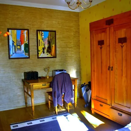 In The Centre With Free Gated Parking Talin